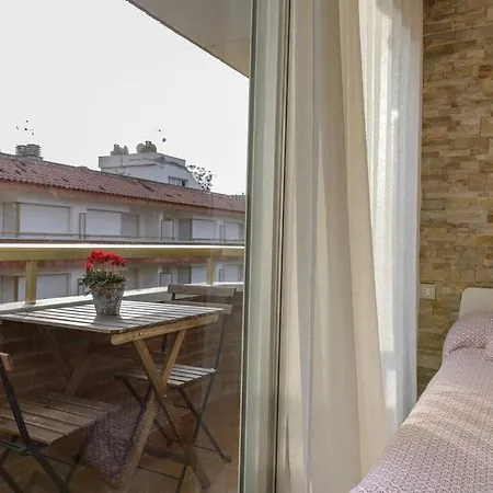 דירה Loft Zona Fenals, Lloret De Mar. יורט דה מאר